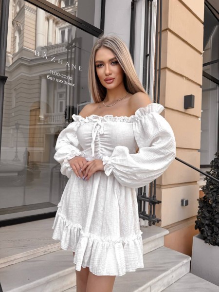 Муслинова сукня міні з рюшами білого кольору 32565