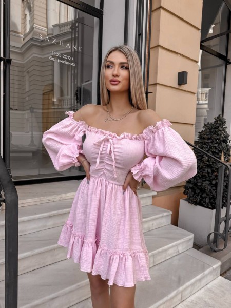 Муслиновое платье мини с рюшами пудрового цвета 32571