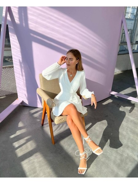 Легкое платье мини с поясом молочного цвета 32572