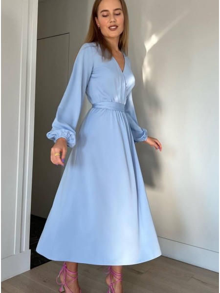 Легкое платье на запах голубого цвета 32576