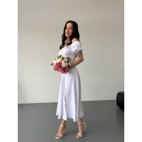 Легкое платье с разрезом молочного цвета 32580