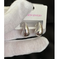 Сережки Краплі застібка - пусет срібного кольору 32596