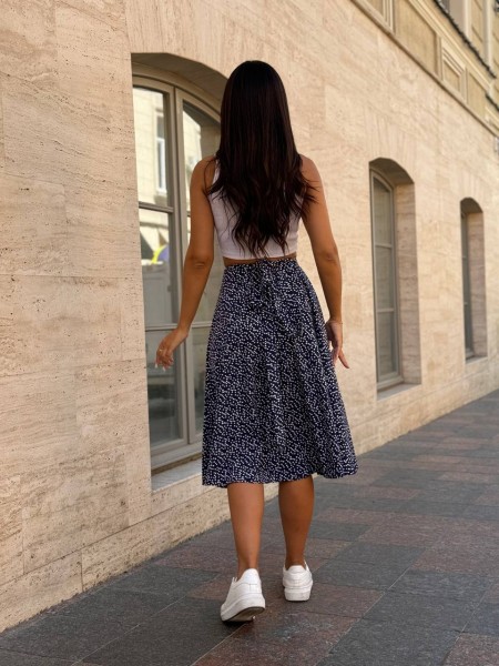 Легкая юбка миди на запах синего цвета 32625