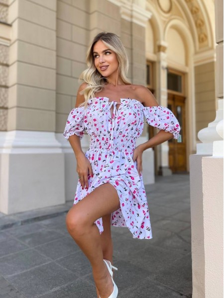 Легка літня сукня міні на резинці в малинову квітку молочного кольору 32643