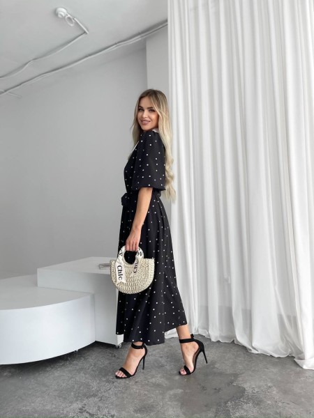 Легка сукня міді на ґудзиках із поясом у горох чорного кольору 32649