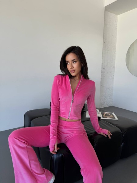 Велюровий жіночий костюм рожевого кольору 32669