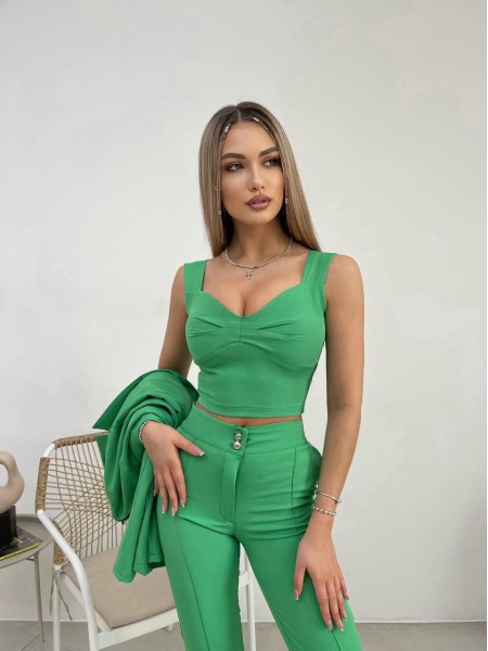 Жіночий стильний костюм -трійка зеленого кольору 32701