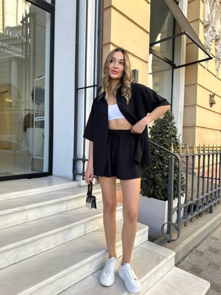 Легкий прогулянковий костюм із шортами чорного кольору 32708