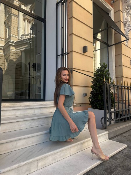 Легкое льняное платье мини на запах оливкового цвета 32713