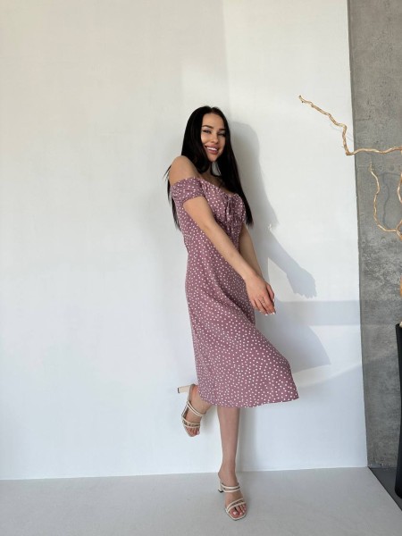 Легкое платье с разрезом в горох пудрового цвета 32717