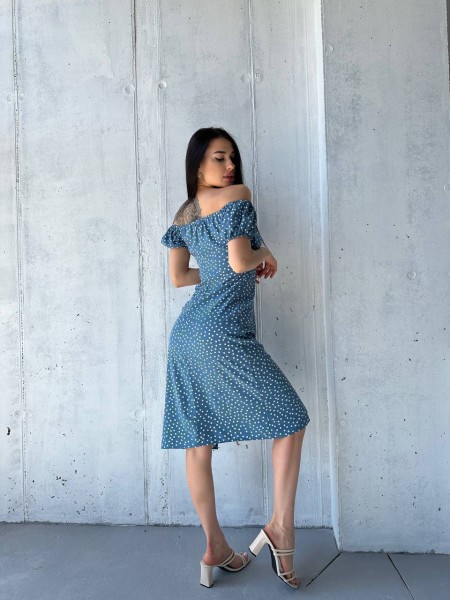 Легкое платье с разрезом в горох голубого цвета 32718