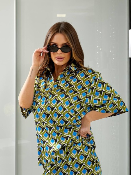 Жіночий шовковий костюм із блузою зеленого кольору 32784