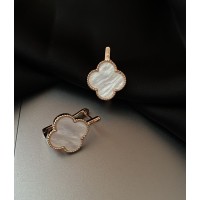 Сережки біла конюшина золотого кольору англійський замок 32809