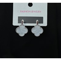 Серьги белый клевер серебряного цвета английский замок 32810