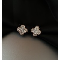 Сережки Конюшина з камінням золотого кольору англійський замок 32812