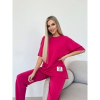 Жіночий костюм брюки + широка футболка малинового кольору 32853