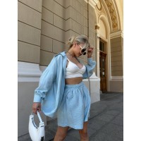 Женский льняной костюм с шортами голубого цвета 32865