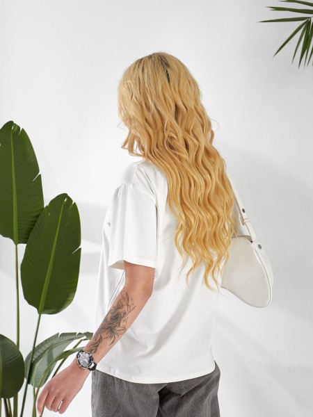 Жіноча футболка з написом молочного кольору 32875