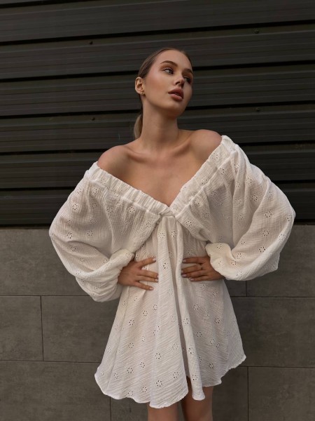 Муслинова сукня міні з рукавом молочного кольору 32901