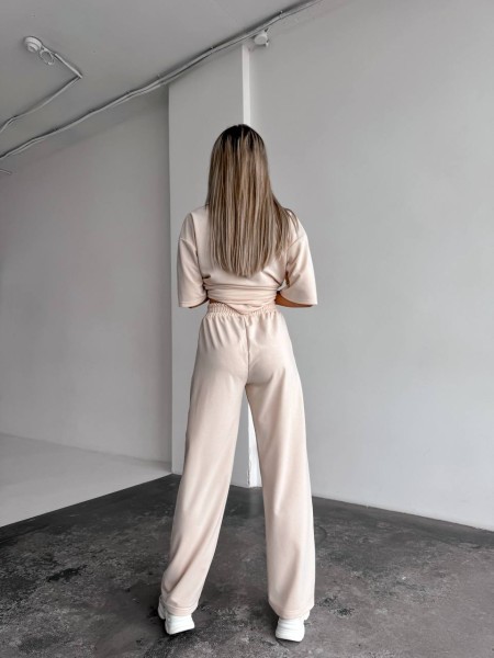 Жіночий спортивний костюм бежевого кольору 32946