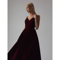 Вечірня оксамитова сукня на бретельках бордового кольору 32950