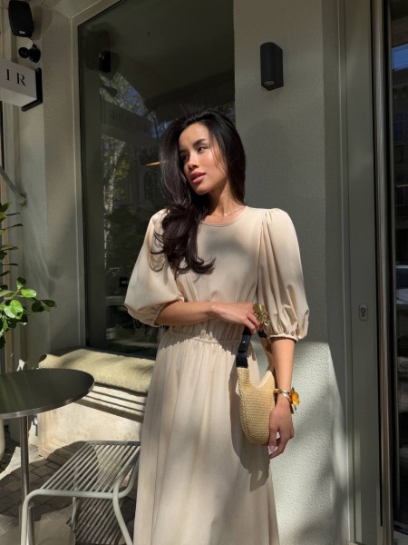 Легка сукня міді з відкритою спинкою бежевого кольору 32956