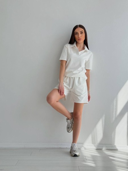 Жіночий літній костюм молочного кольору 32968