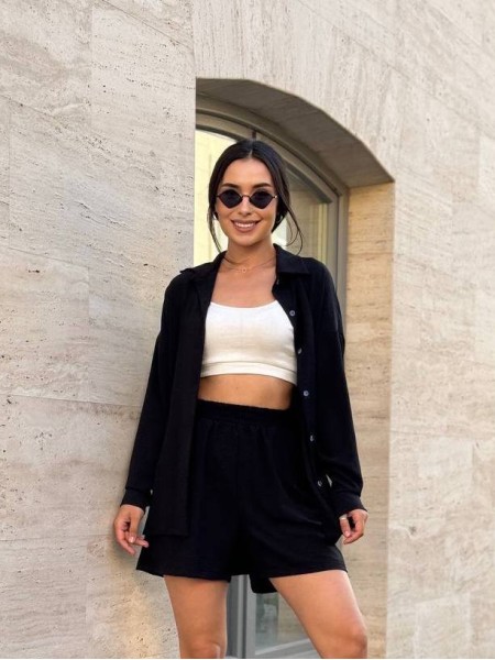 Жіночий прогулянковий костюм з шортами чорного кольору 33012