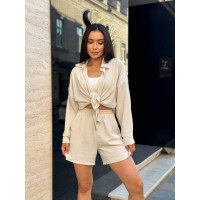 Жіночий прогулянковий костюм з шортами бежевого кольору 33015