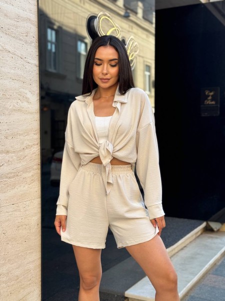 Жіночий прогулянковий костюм з шортами бежевого кольору 33015