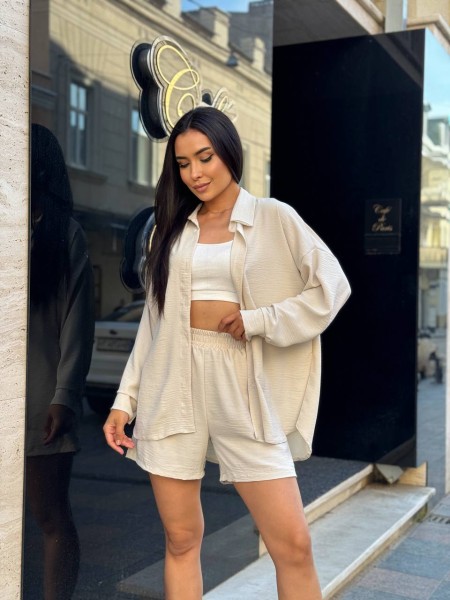Жіночий прогулянковий костюм з шортами бежевого кольору 33015