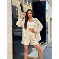 Жіночий прогулянковий костюм з шортами бежевого кольору 33015