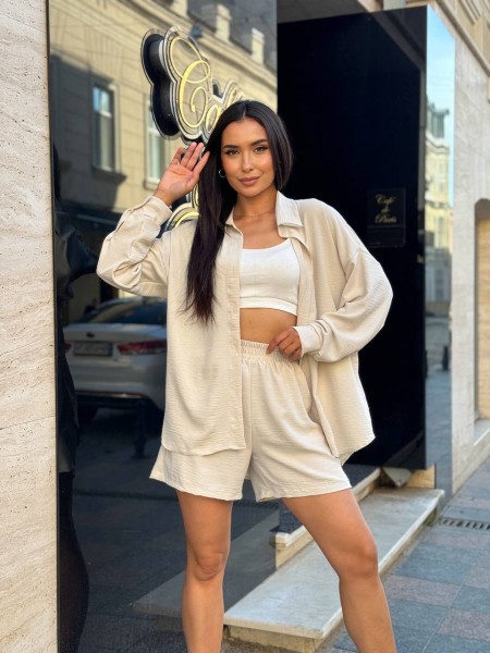 Жіночий прогулянковий костюм з шортами бежевого кольору 33015