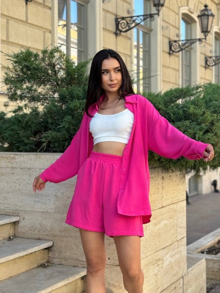 Жіночий прогулянковий костюм з шортами малинового кольору 33016
