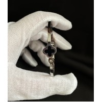 Браслет - манжет Конюшина з каменем срібного кольору 33049