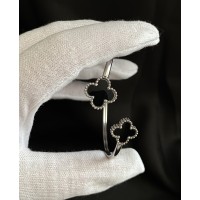 Браслет - манжет дві Конюшини срібного кольору 33051