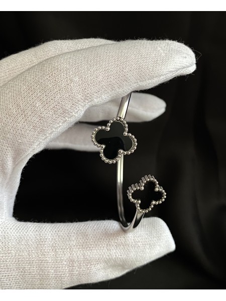 Браслет - манжет дві Конюшини срібного кольору 33051