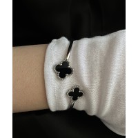 Браслет - манжет дві Конюшини срібного кольору 33051