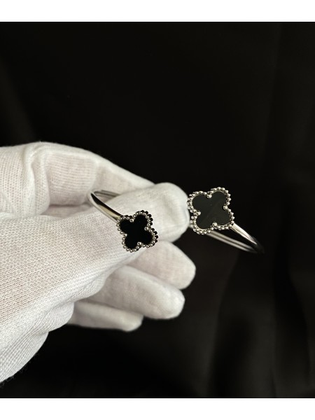 Браслет - манжет дві Конюшини срібного кольору 33051