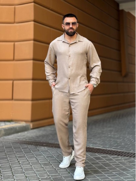 Чоловічий брючний костюм бежевого кольору 33081