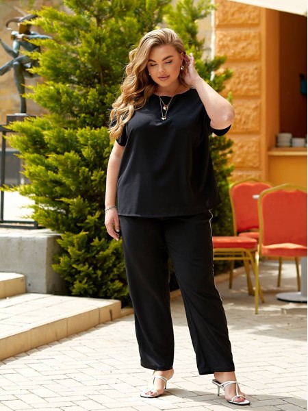 Жіночий літній костюм із лампасами чорного кольору 33085