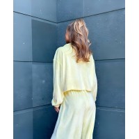 Жіночий легкий костюм на блискавці жовтого кольору 33115