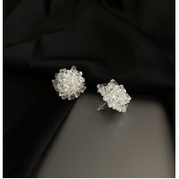 Сережки з бісером білого кольору 33125