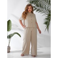 Жіночий легкий класичний костюм бежевого кольору 33134