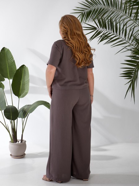 Жіночий легкий класичний костюм кавового кольору 33138