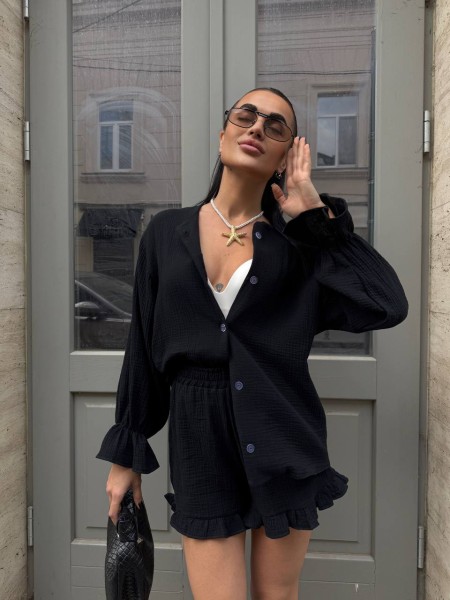 Жіночий мусліновий костюм із шортами чорного кольору 33153