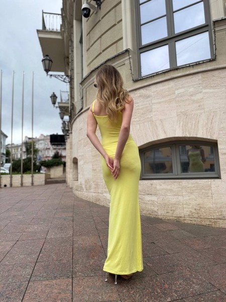 Жіноча силуетна сукня максі жовтого кольору 33167