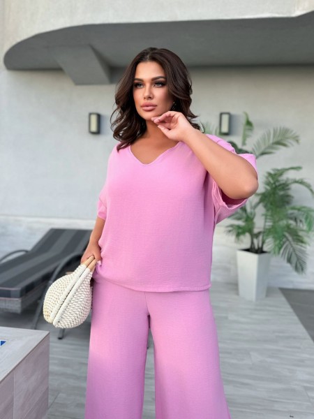 Легкий брючний костюм із крепу рожевого кольору 33183