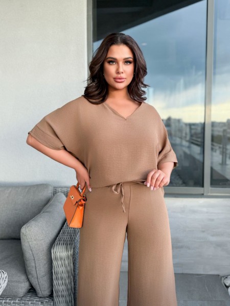 Легкий брючний костюм із крепу кавового кольору 33186