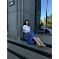 Жіноча шовкова спідниця міді синього кольору 33190